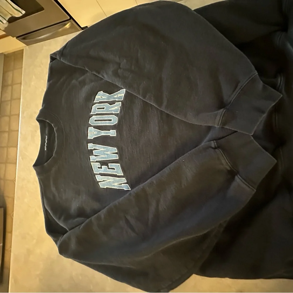 Brandy Melville Navy New York Crewneck with Pockets - Picture 2 of 5